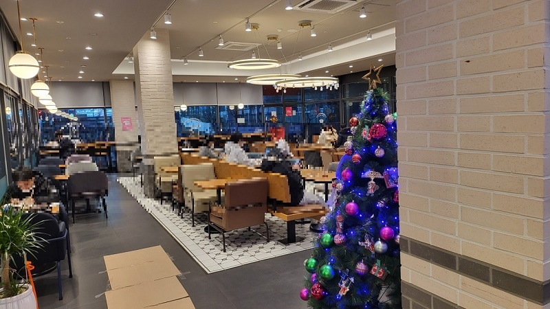 {강남,서초,송파구 투썸 양도양수}최신B.I/입지최상/인건비과지출/풀오토/월8,800만/정말 좋은 위치입니다
